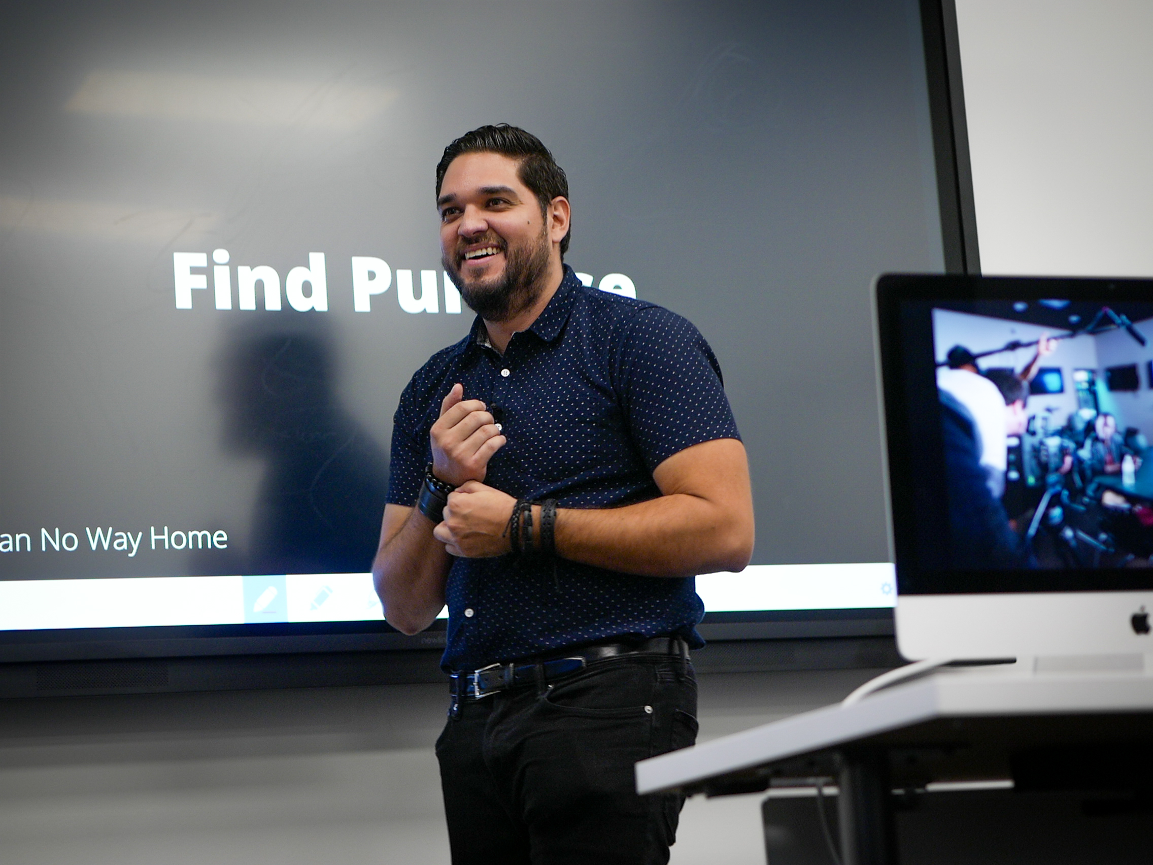 Pedro Cohen Teaching a Filmmaking Session